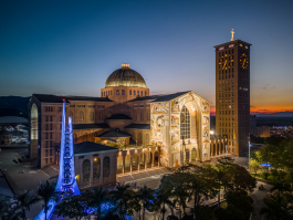 巴西阿帕雷西達聖母聖殿照明